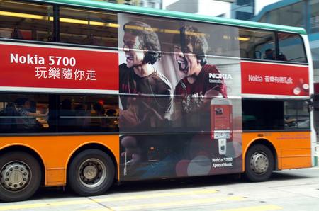 圖文:雙層空調巴士車身廣告