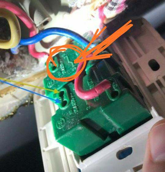 門(mén)簾與電工開(kāi)關(guān)的關(guān)聯(lián)及解決方案